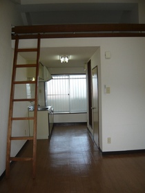 Living and room. Western-style 10 tatami + loft 2 Pledge heavens are higher open