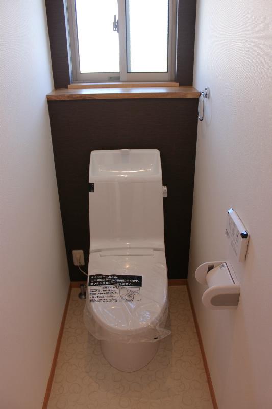 Toilet. There is also a toilet with depth in 2F