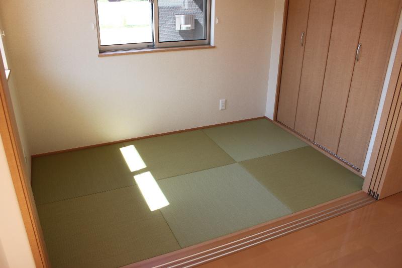 Non-living room. There is a tatami corner in the living room More.