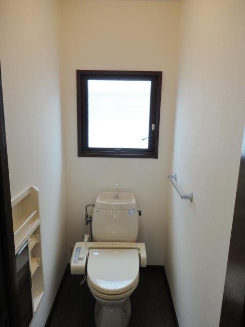 Toilet. First floor toilet