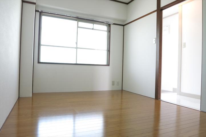 Other room space. Matsuyama Kosaka Kosaka Heights Western-style 6 Pledge