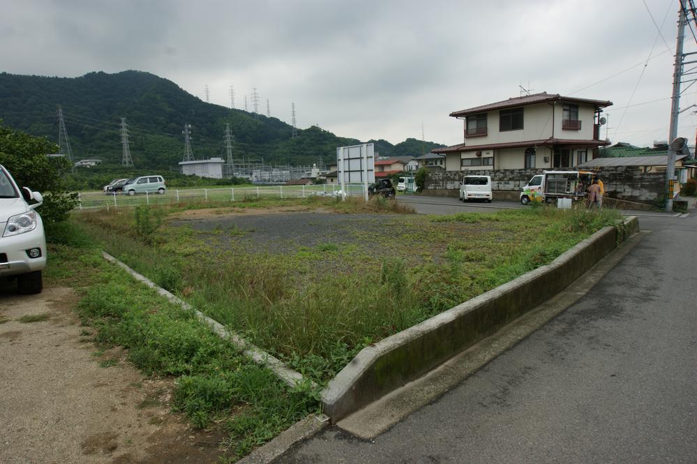 Local land photo. It is a quiet residential area!