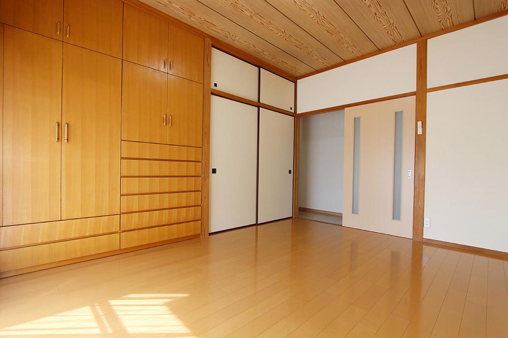 Other introspection. Western style room