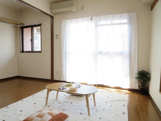 Living and room. Matsuyama Shinonome-cho East Cloud  Western style room