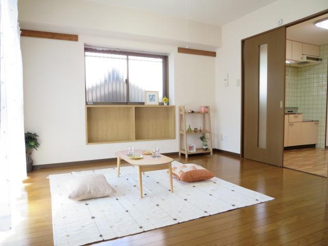 Living and room. Matsuyama Shinonome-cho East Cloud Western style room