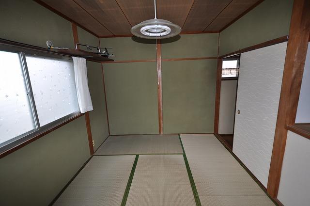 Other. Is a Japanese-style room of muted colors.
