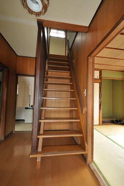 Other. Riser because there is no plate, It is no stairs tightness.
