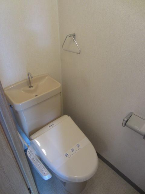 Toilet. Matsuyama Tianshan Village Tianshan Warm water washing toilet seat