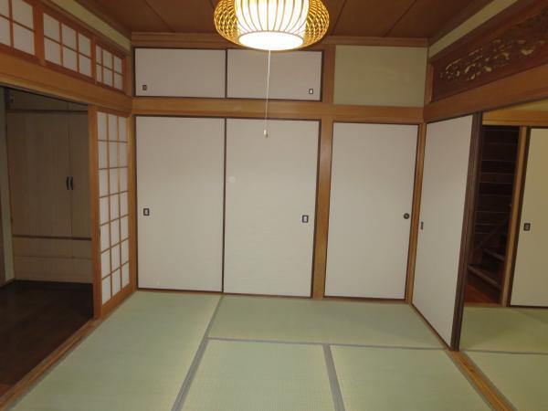 Other introspection. Is a Japanese-style room next to wide-brimmed