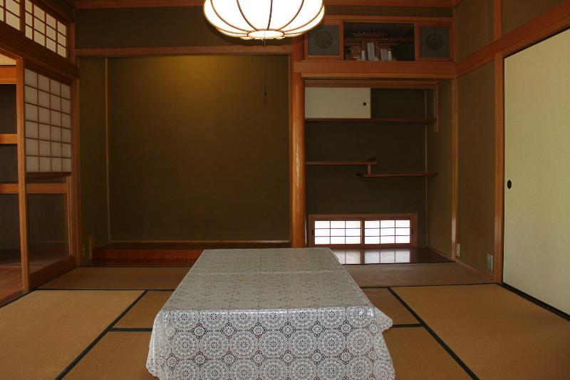 Non-living room. It is clean-used Japanese-style room.