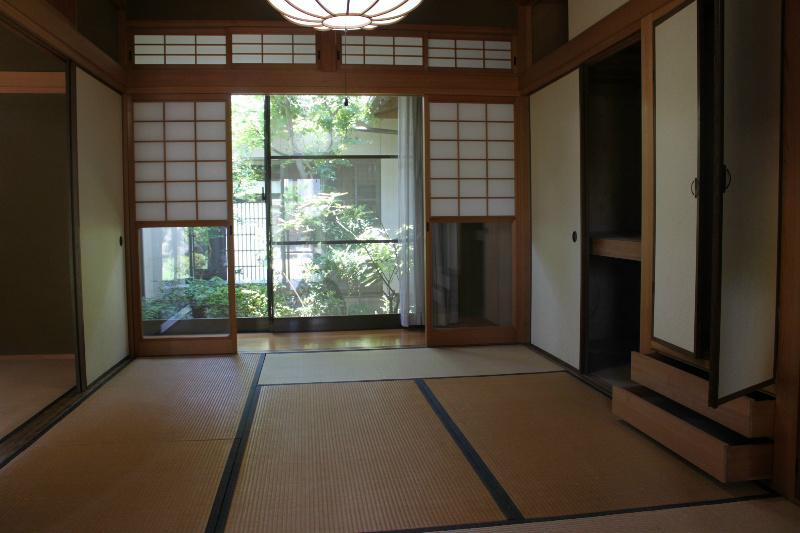 Non-living room. Tsubo garden is visible from the Japanese-style room.