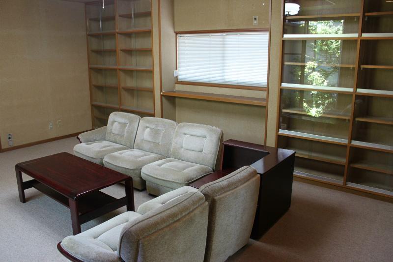 Non-living room. 12 Pledge of Western-style is (drawing room).