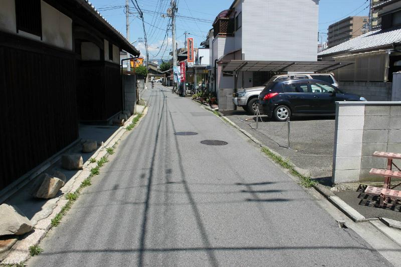 Local photos, including front road. The north road was taken from the west side.