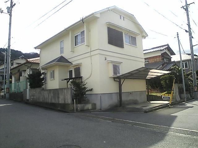 Local appearance photo. Northwest corner lot