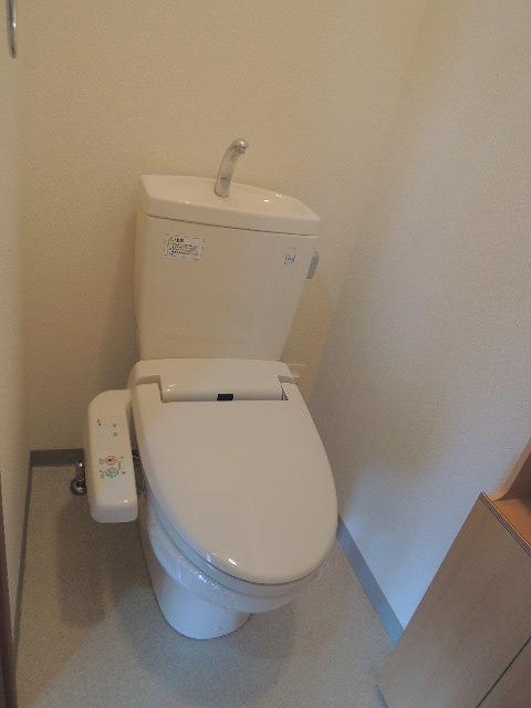 Toilet. Washlet also equipped!