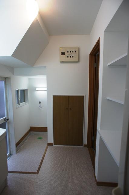 Wash basin, toilet. Washroom Washing machine Storage