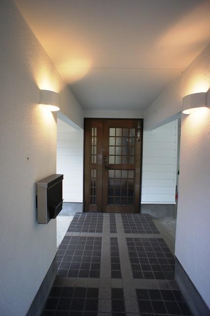 Entrance. approach