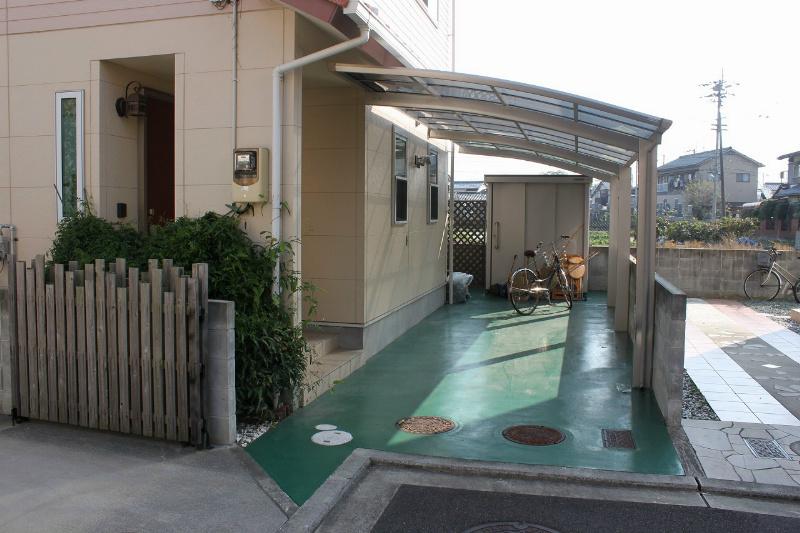 Local appearance photo. It is a parking space with a carport.