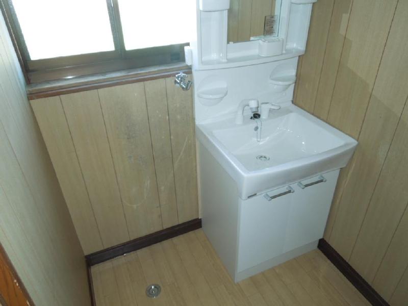 Washroom. Kitakume Detached Washbasin with shower