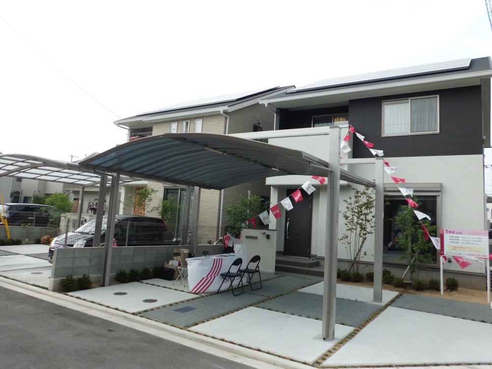 Local photos, including front road. Day is good on the south-facing. Parking two possible Local (August 2013) Shooting !! The car port was attached