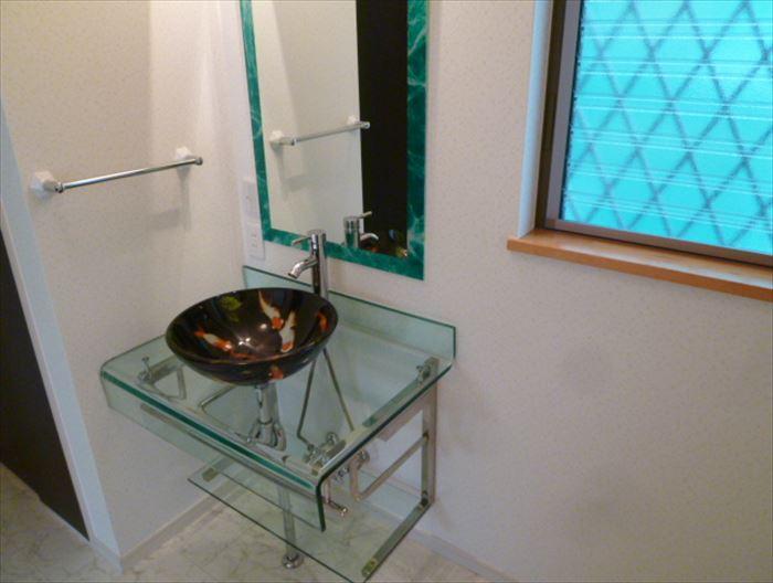 Wash basin, toilet. Stylish wash basin