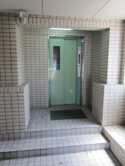 Other common areas. Matsuyama Tachibana 10th Green Heights Elevator before