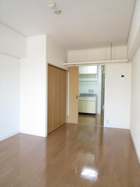 Living and room. Matsuyama Tachibana 10th Green Heights Western-style 6 Pledge