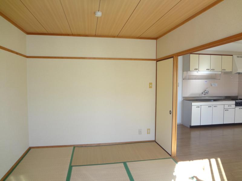 Living and room. Japanese-style room 6 quires