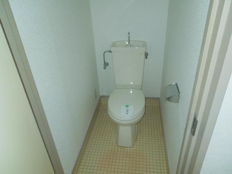 Toilet. Kitakume cho Kondo Mansion toilet