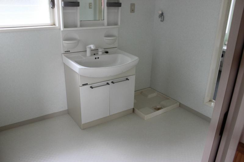 Wash basin, toilet. Second floor basin space There are wide enough