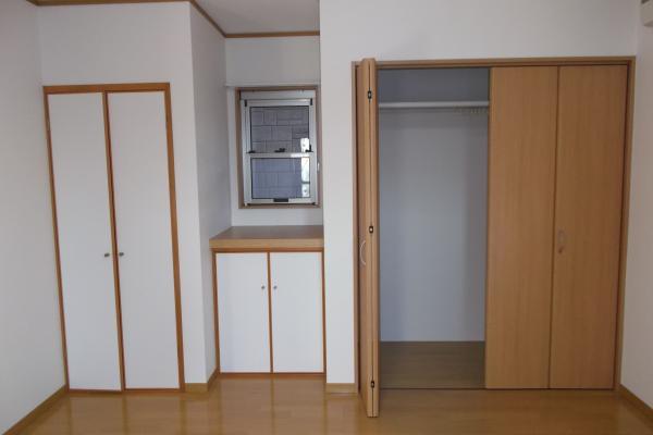 Non-living room. 2 Kaiyoshitsu