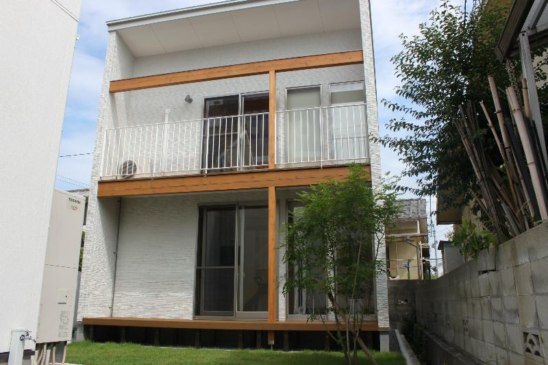 Local appearance photo. It is a fashionable appearance, which was the white-toned.