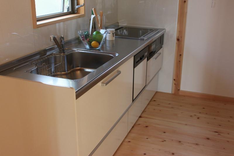 Kitchen. Dishwasher ・ IH is the kitchen of the heater.