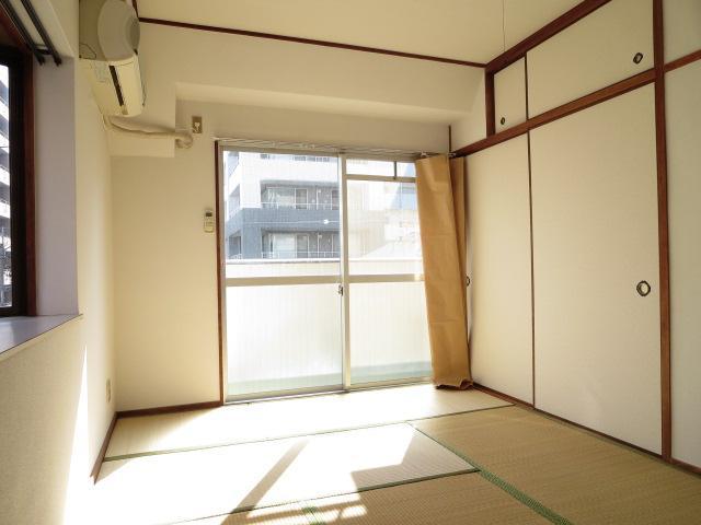 Living and room. Matsuyama Matsumae Mezonmaruni Interior