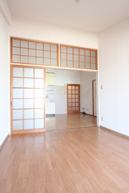 Living and room. Since the Western-style six tatami flooring the top floor is also high heavens