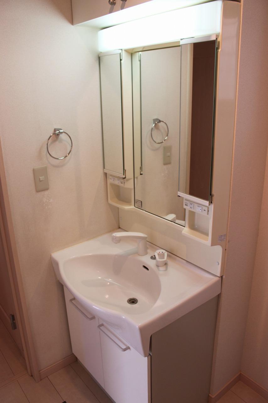 Other. A three-sided mirror shampoo dresser.