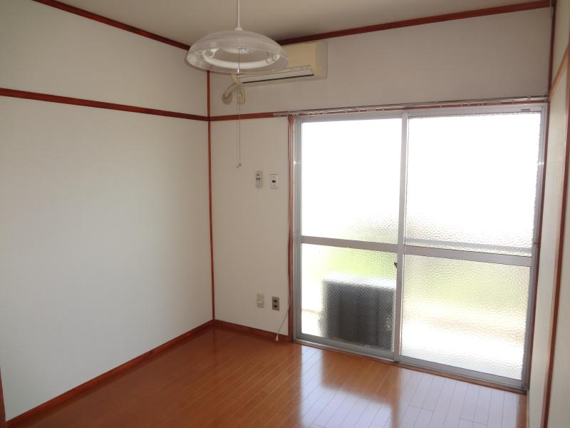 Living and room. Nishiishii Yatsuka Mansion South-facing Western-style