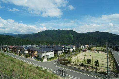 park. There is a park at the beginning 11 places a tennis court in the tennis court complex. Various events and club activities, such as, Such as convenience facilities community hall where the lives of the network spread more also substantial.