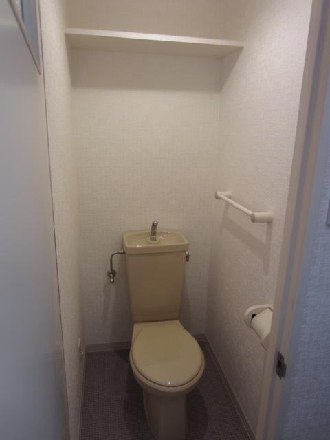 Toilet. Matsuyama Misake cho Crest Court Misake toilet