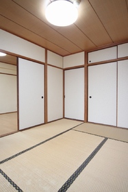 Living and room. There closet Japanese-style room 6 quires