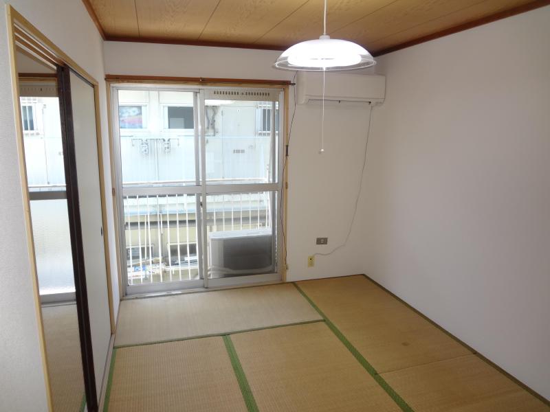 Living and room. Nishiishii 6-chome 2DK Japanese-style room