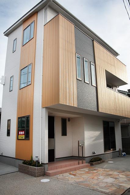 Local appearance photo. Appearance of vitamin colors will pull the eye