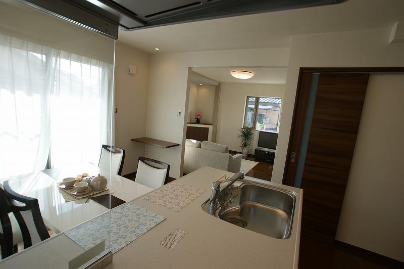 Kitchen. Care is a simple kitchen!