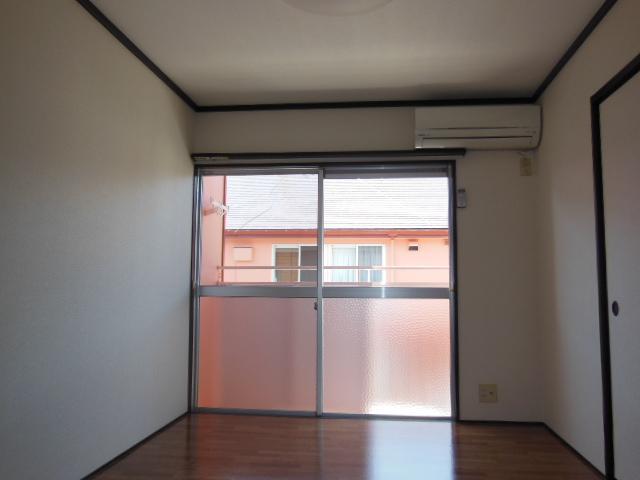 Living and room. Minamiedo Cosmo clear Western style room Air conditioning