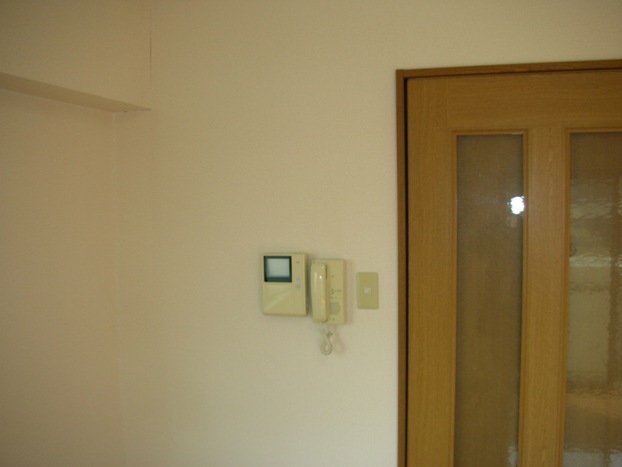 Living and room. Auto-lock of the room monitor