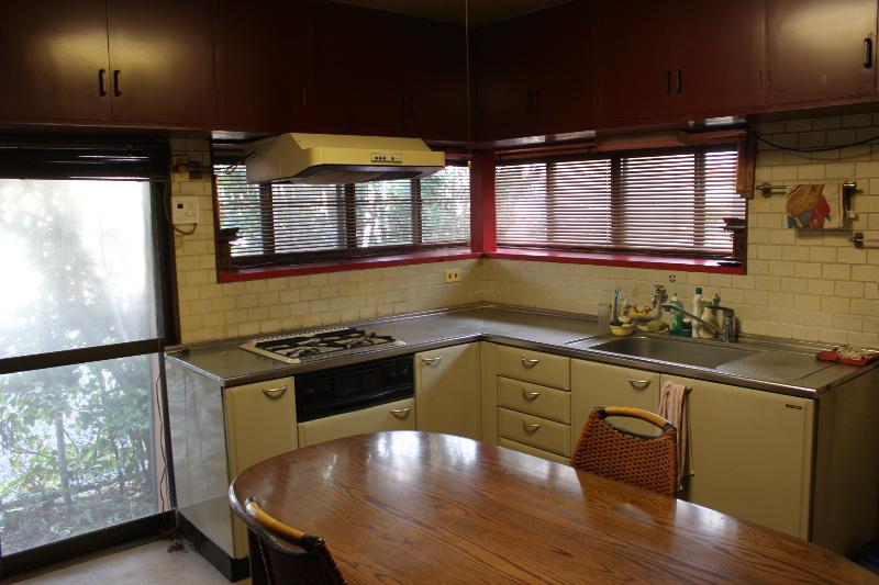 Kitchen. Large windows, A self-contained kitchen sun comes Insert