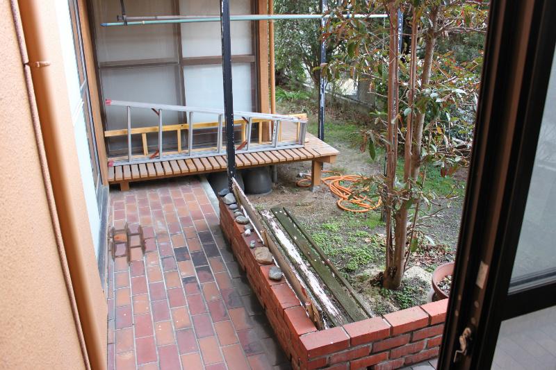 Living. It is the edge of the living room More
