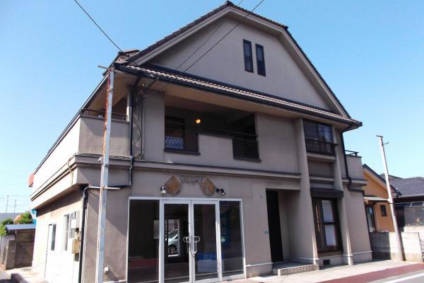 Local appearance photo. It is a store with housing.