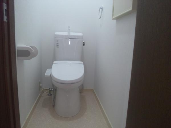 Toilet. There you toilet 1F2F.