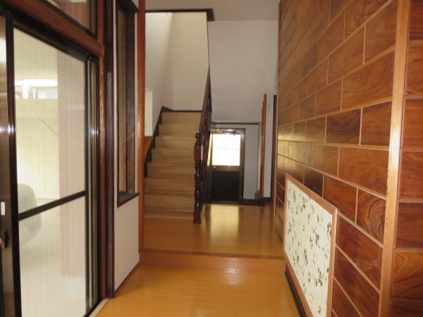 Same specifications photos (Other introspection). It is the first floor of the hallway. 